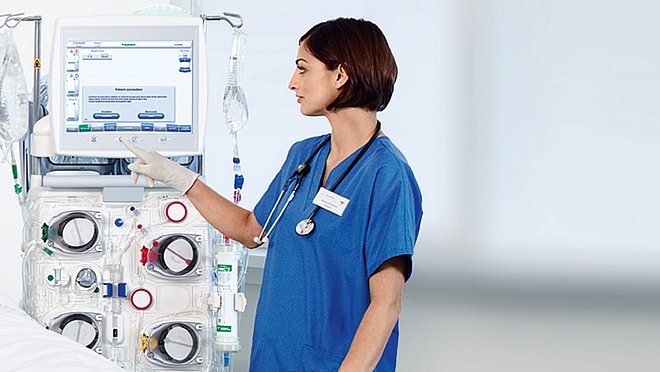 Enfermera operando multiFiltratePRO